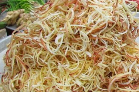 Phát hiện hai cơ sở ngâm bắp chuối bào vào hóa chất