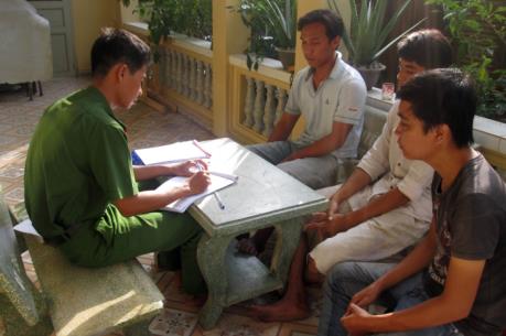 Bắt giữ phương tiện khai thác cát trái phép trên tuyến sông Tiền