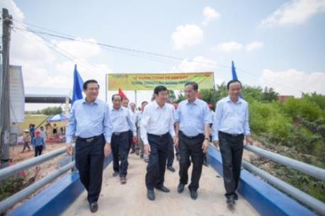 MobiFone bàn giao 4 cây cầu giao thông nông thôn tại Long An