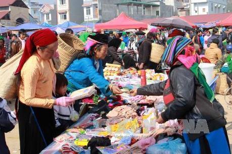 Chợ phiên “Về với cao nguyên Mộc Châu” diễn ra dịp 30/4