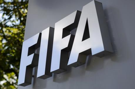 FIFA phạt 10 liên đoàn bóng đá