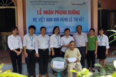 Đoàn thanh niên VietinBank tại Thừa Thiên - Huế phụng dưỡng mẹ VNAH
