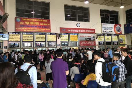 Kỳ nghỉ lễ 30/4-1/5: Các bến xe đã bắt đầu nóng