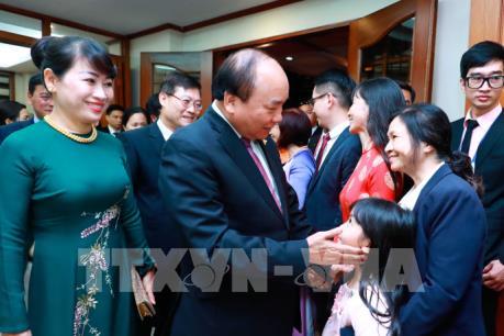 Thủ tướng Nguyễn Xuân Phúc gặp cán bộ, nhân viên ĐSQ và bà con Việt kiều tại Philippines