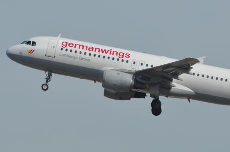 Đức bỏ "luật 2 người" trong buồng lái máy bay