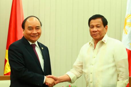 Thủ tướng Nguyễn Xuân Phúc gặp Tổng thống Philippines bên lề Hội nghị Cấp cao ASEAN