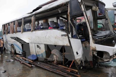 Xe khách rơi xuống vực, ít nhất 11 người thiệt mạng