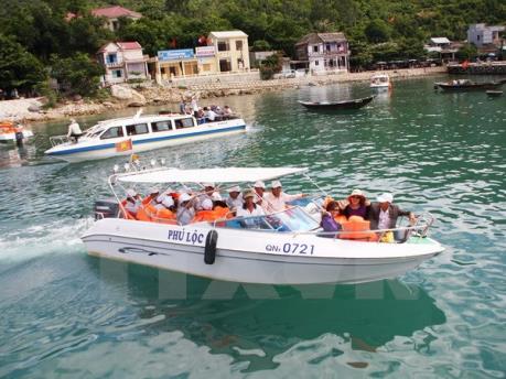 Quảng Nam mỗi ngày có trên 5.000 khách tham quan du lịch biển, đảo