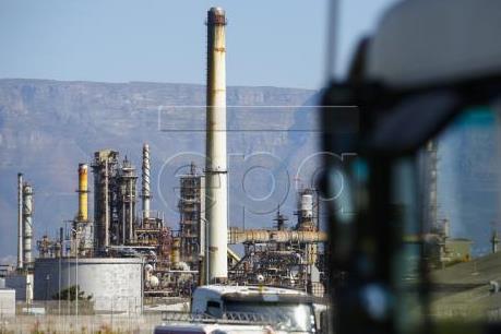 Giá dầu thế giới giảm do lo ngại nguồn cung dư thừa