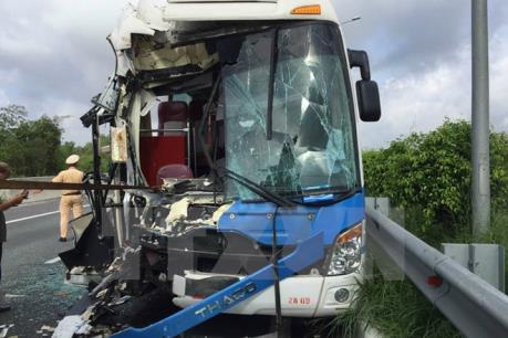 Tai nạn giao thông nghiêm trọng trên đường Hồ Chí Minh