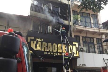 Hà Nội: Cháy quán karaoke trên phố Mai Hắc Đế
