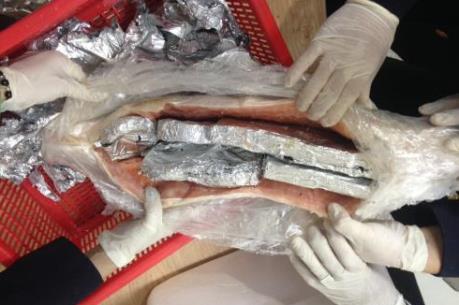 Hải quan Tân Sơn Nhất thu giữ hơn 4 kg sản phẩm làm từ ngà voi