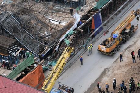 Hà Nội: Sập giàn giáo từ tầng 12 chung cư dự án Thanh Hà Cienco 5