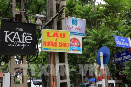 Hà Nội xử lý biển hiệu, bảng quảng cáo quá khổ