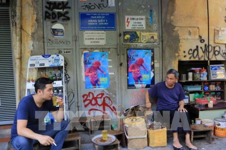 Vi phạm dán quảng cáo nơi công cộng sẽ bị phạt tới 10 triệu đồng