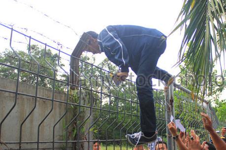 Hàng trăm tù nhân vượt ngục tại Indonesia