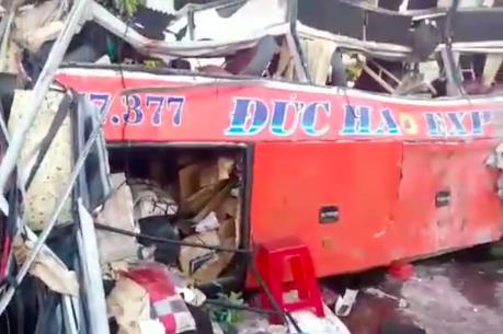 Tai nạn thảm khốc ở Gia Lai khiến 11 người tử vong