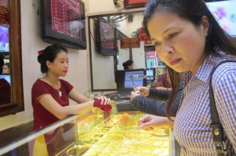 Giá vàng hôm nay 3/8 quay đầu giảm