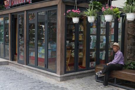 Phố sách Hà Nội - Chốn hoài cổ của những người yêu sách