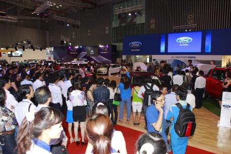 Doanh nghiệp tung chiêu kích cầu, tiêu thụ ô tô vẫn giảm