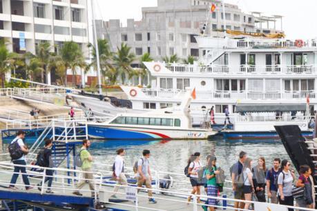 Quảng Ninh đón gần nửa triệu khách trong tuần khởi đầu mùa du lịch hè 2017