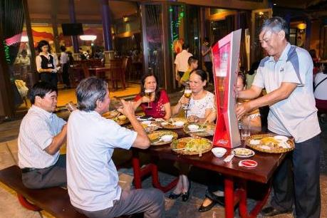 Hàng ngàn du khách check-in ở Không gian ẩm thực Ngũ Hành