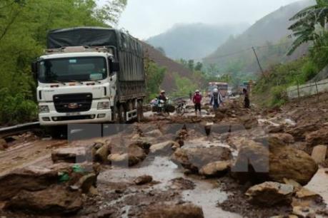 Sạt lở đất nghiêm trọng tại An Giang làm sập 6 căn nhà