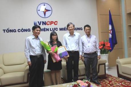 Thủ tướng Chính phủ tặng Bằng khen vì nghĩa cử của nhân viên Điện lực Đà Nẵng