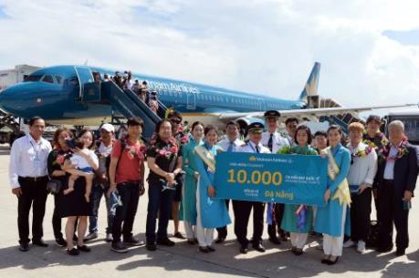 Vietnam Airlines đón chuyến bay quốc tế thứ 10.000 tại Đà Nẵng