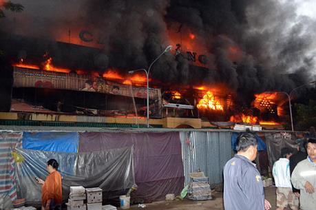 Quảng Ngãi: Cháy chợ Nghĩa Kỳ nhiều sạp tạp hóa bị thiêu rụi