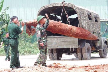Bất ngờ phát hiện quả bom nặng 500 kg khi san đất xây nhà