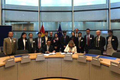 Việt Nam - EU hoàn tất thoả thuận chống khai thác gỗ bất hợp pháp