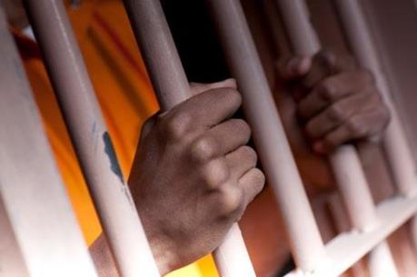 Phạt tù cán bộ ngân hàng tiếp tay cho đường dây đưa người trốn đi Hàn Quốc