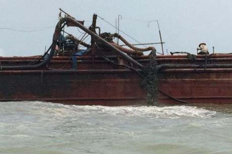 Đề nghị dừng  đổ thải tại vùng biển giáp ranh giữa Nghệ An và Thanh Hóa