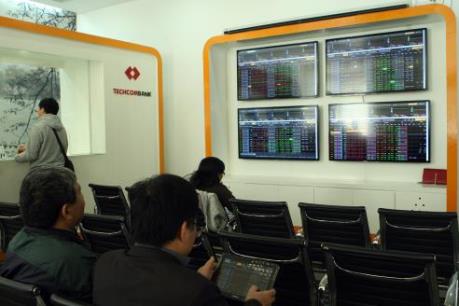 Chứng khoán chiều 12/5: Cổ phiếu tiếp tục bị bán mạng vào cuối phiên, 2 sàn tăng điểm nhẹ