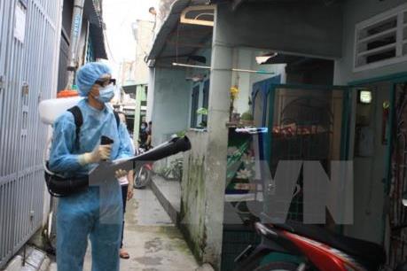 Đà Nẵng phun hóa chất diệt muỗi vùng nguy cơ bùng phát bệnh sốt xuất huyết