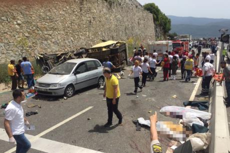 Tai nạn xe buýt tại Thổ Nhĩ Kỳ, hơn 30 người thương vong