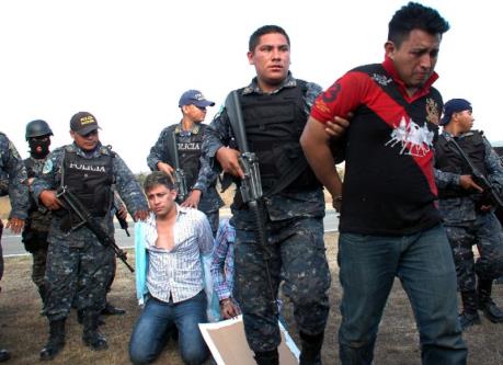 Hàng chục tội phạm nguy hiểm vượt ngục