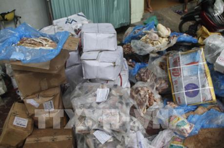 Phát hiện trên 900 kg thịt động vật ngoại nhập ôi thiu, hết hạn sử dụng