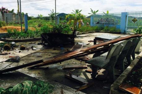 Nổ lớn tại nhà dân ở Kon Tum, nghi do... mìn