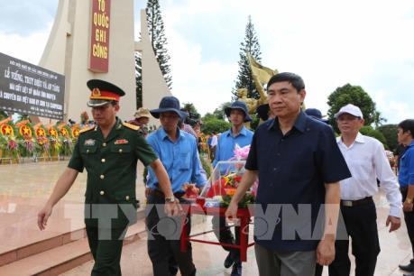 Tiễn đưa hài cốt liệt sĩ quân tình nguyện Việt Nam tại Campuchia về nước