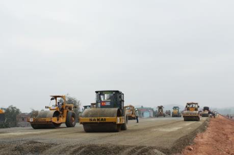 Người dân khốn khổ vì đường thi công 9 năm chưa thành