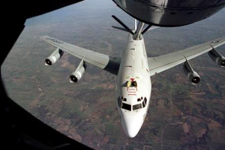 Hai chiến đấu cơ của Trung Quốc chặn máy bay Mỹ trên Biển Hoa Đông