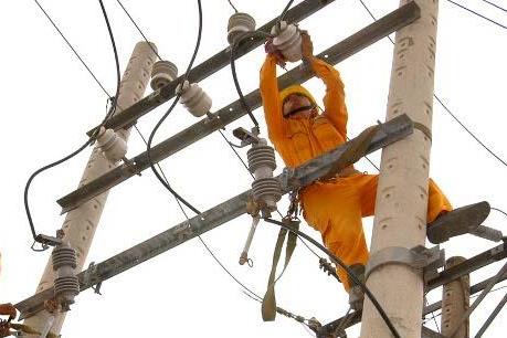 Đóng điện công trình đường dây trung thế 22 kV tuyến Nam Sông Hậu