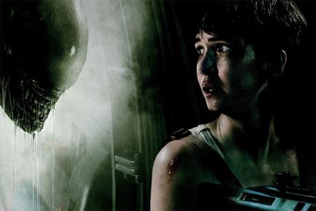 Top 10 phim ăn khách: Sự trở lại của Quái vật không gian