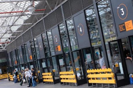 Cảnh sát London mở lại nhà ga Victoria Coach