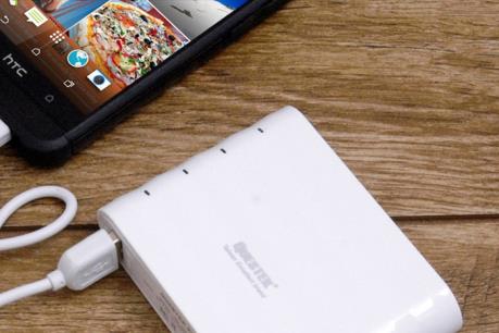 Cấm sử dụng pin sạc dự phòng điện thoại trên máy bay