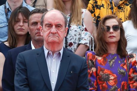 Nổ ở sân vận động của Anh:  Làng giải trí thế giới tưởng niệm các nạn nhân của vụ tấn công