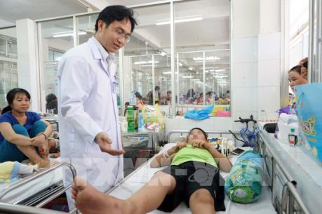 Phẫu thuật cứu đôi chân bé trai ung thư máu bị dập tủy ngay trong đêm