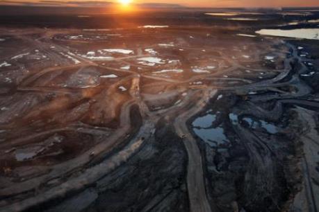 Shell và ConocoPhillips rút khỏi mảng cát dầu ở Canada